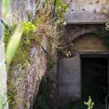 Una ventina di anni fa alcuni privati ne avevano progettato una rifunzionalizzazione come locale notturno sotterraneo, snaturando interamente la sacralit� del luogo. Lo stesso ingresso risulta infatti trasformato da lavori edilizi e ormai non � quasi pi� raggiungibile a causa della vegetazione incolta che ne blocca la discesa